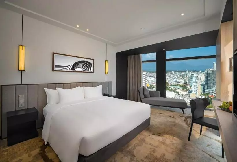 ホテル Crowne Plaza Danang City Centre, An Ihg