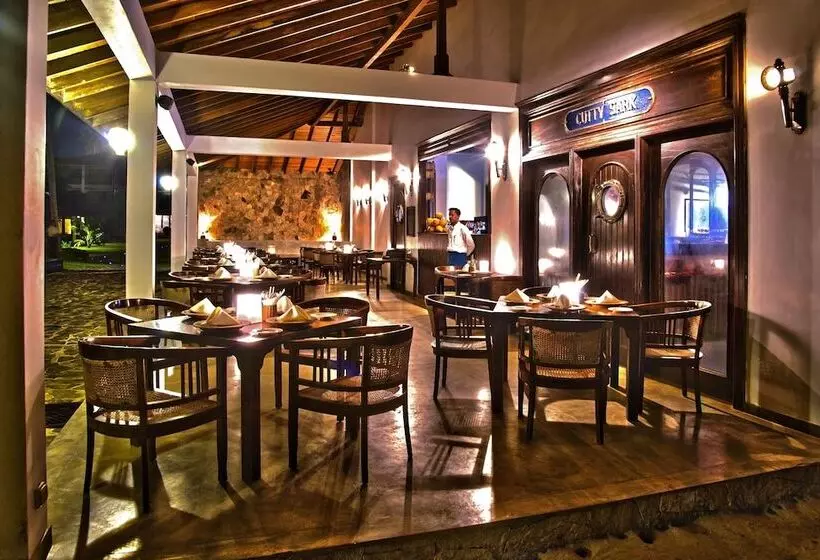 בית מלון כפרי Weligama Bay Resort