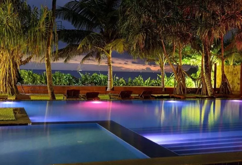 בית מלון כפרי Weligama Bay Resort