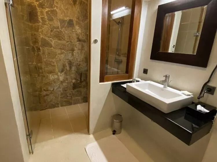 בית מלון כפרי Weligama Bay Resort