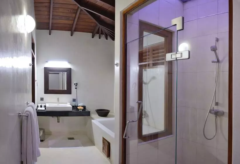 בית מלון כפרי Weligama Bay Resort