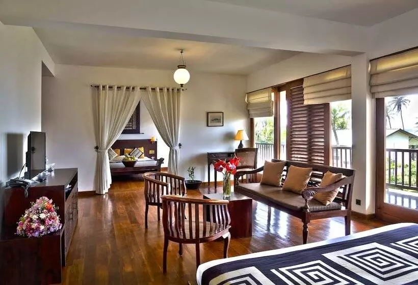 בית מלון כפרי Weligama Bay Resort