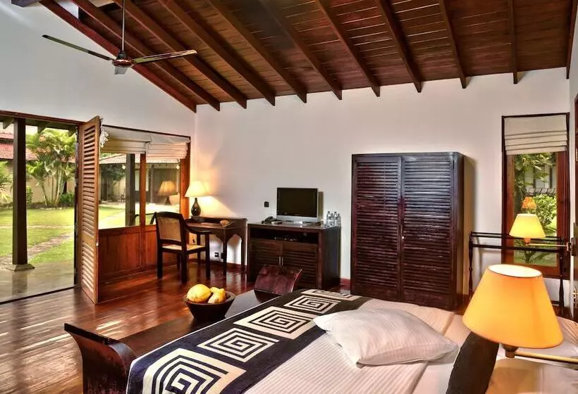 בית מלון כפרי Weligama Bay Resort