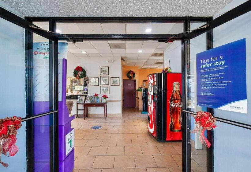 בית מלון כפרי O Columbia Downtown Near I65