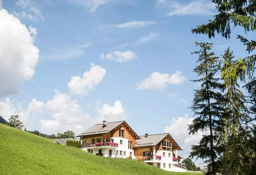 Hotelli Agriturismo Maso Runch
