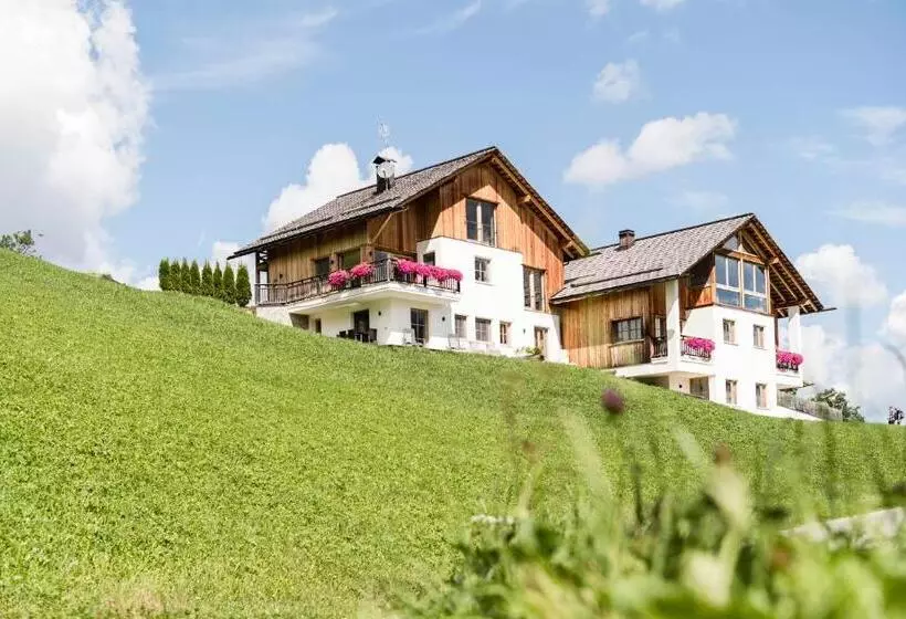 Hotelli Agriturismo Maso Runch