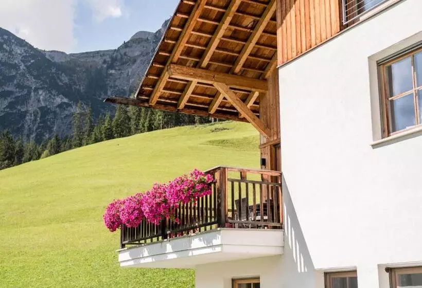 Hotelli Agriturismo Maso Runch