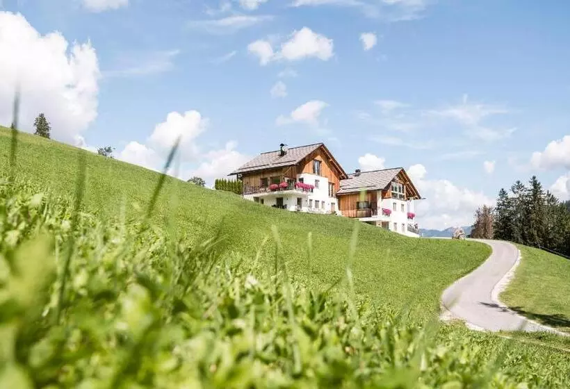 Hotelli Agriturismo Maso Runch