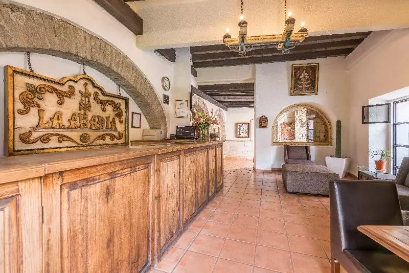 هتل Abadia Tradicional