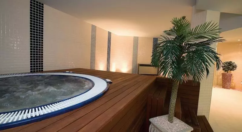 Отель F&g Logrono