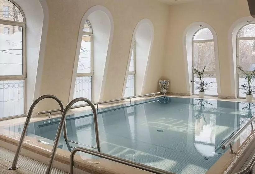 Humboldt Park Hotel & Spa