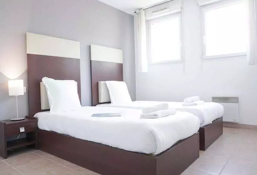 Отель Zenitude Hôtel Résidences Toulon Six Fours