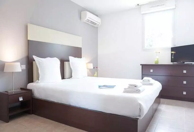 Отель Zenitude Hôtel Résidences Toulon Six Fours