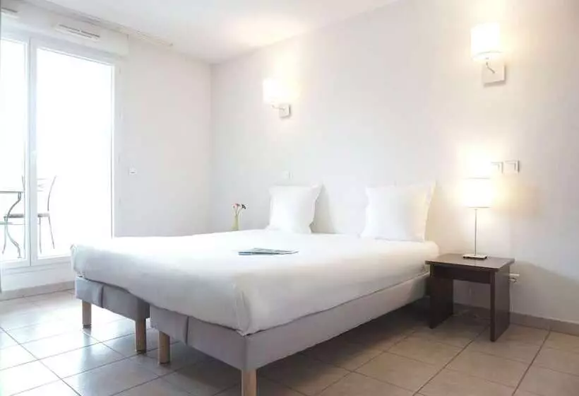 Отель Zenitude Hôtel Résidences Toulon Six Fours