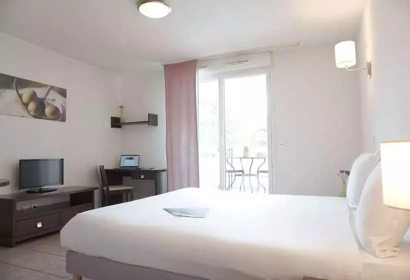 Отель Zenitude Hôtel Résidences Toulon Six Fours