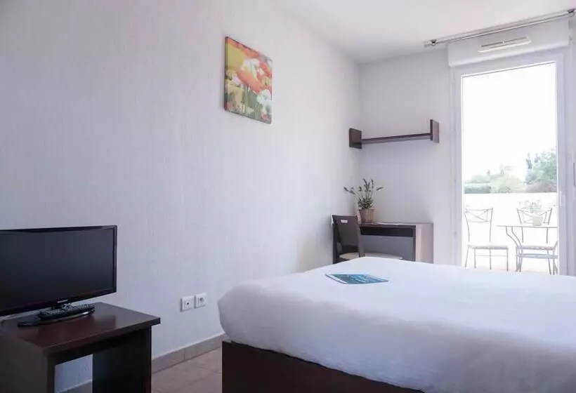 Отель Zenitude Hôtel Résidences Toulon Six Fours