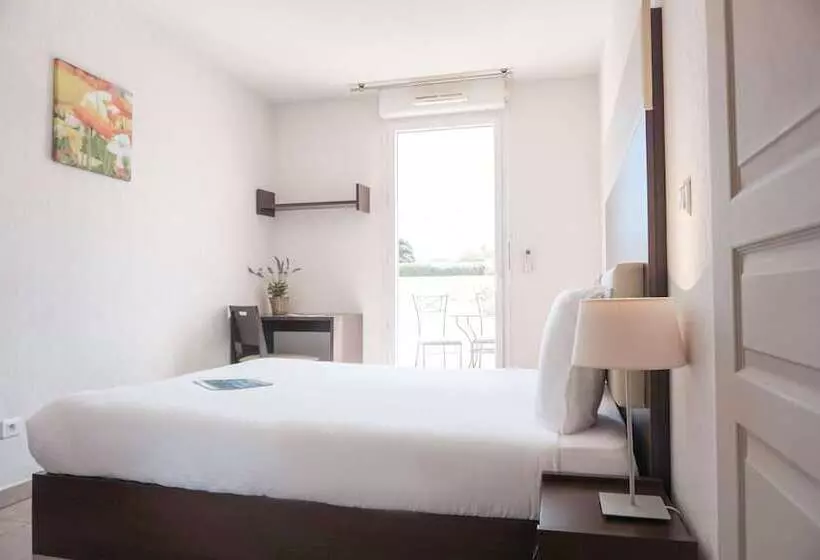 Отель Zenitude Hôtel Résidences Toulon Six Fours