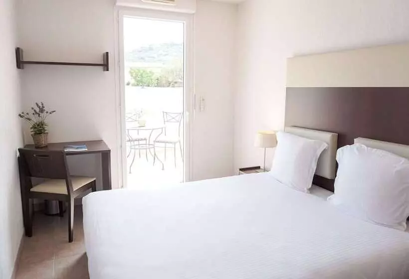 Отель Zenitude Hôtel Résidences Toulon Six Fours