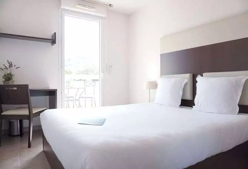 Отель Zenitude Hôtel Résidences Toulon Six Fours