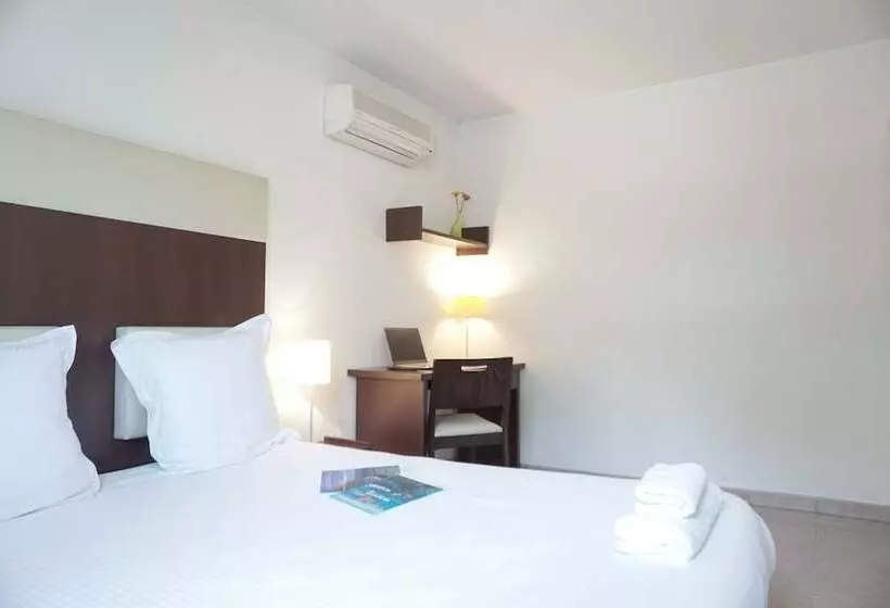 Отель Zenitude Hôtel Résidences Toulon Six Fours