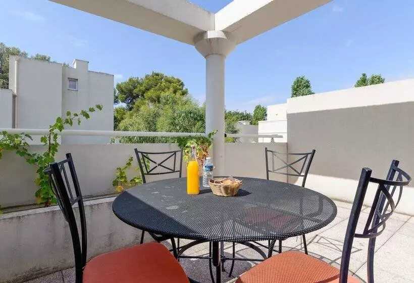 Отель Zenitude Hôtel Résidences Toulon Six Fours