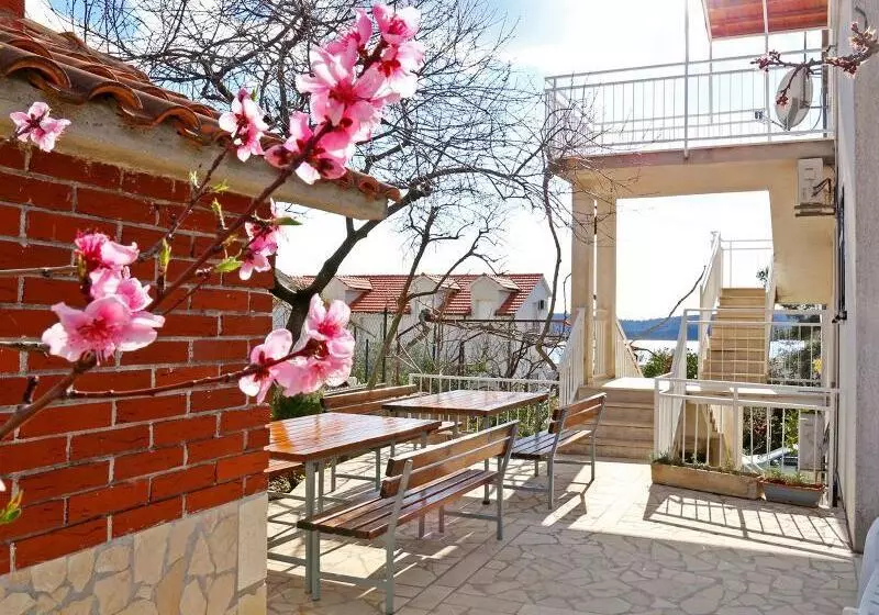 Szálloda Apartmani Gabric