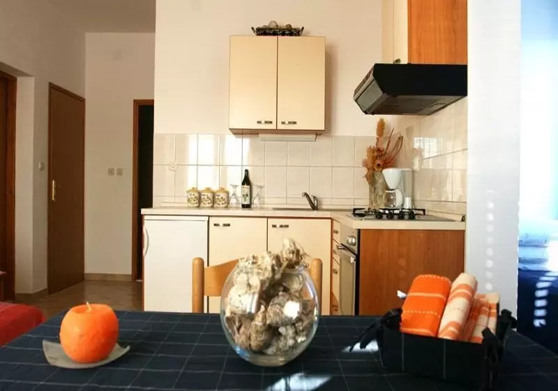 Hotel Apartmani Irena