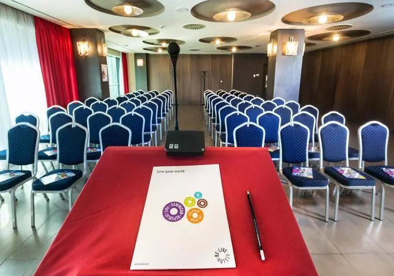 Отель Be Live City Center Talavera