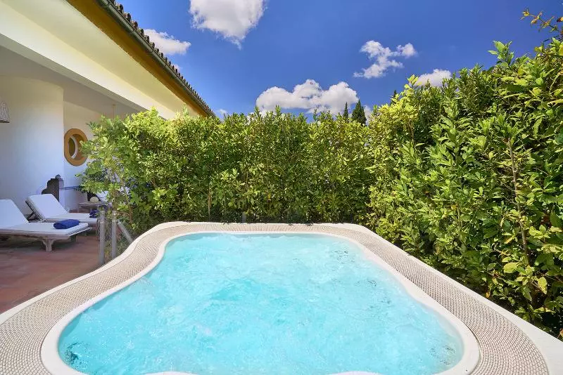 هتل Hacienda El Alcornocal