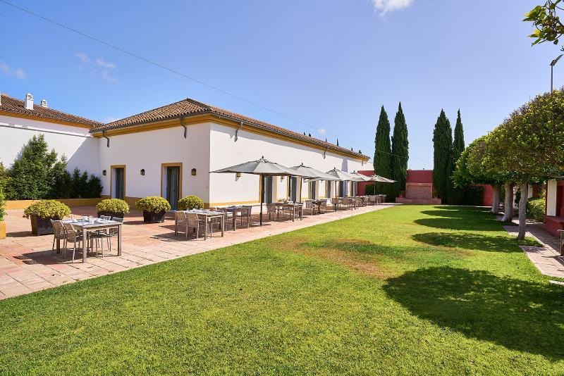 Отель Hacienda El Alcornocal