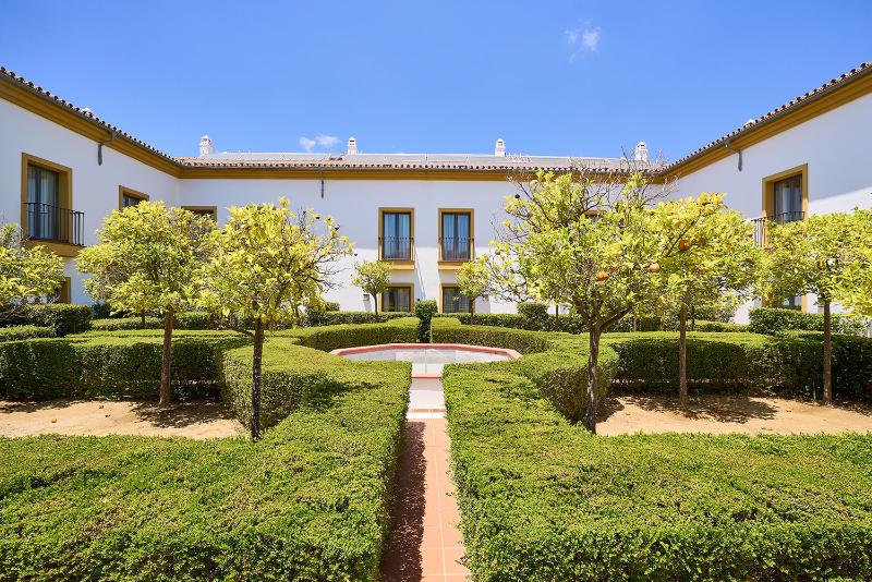 Отель Hacienda El Alcornocal