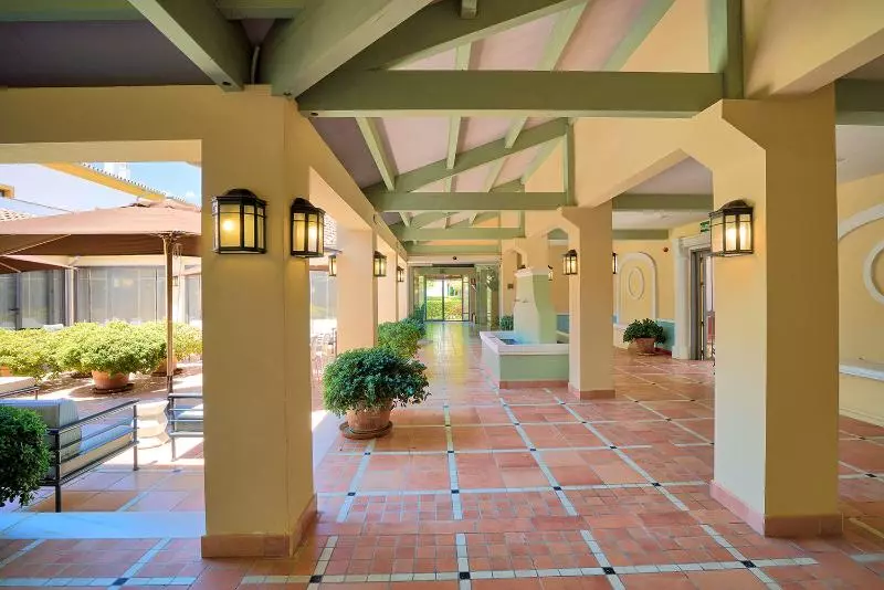 هتل Hacienda El Alcornocal