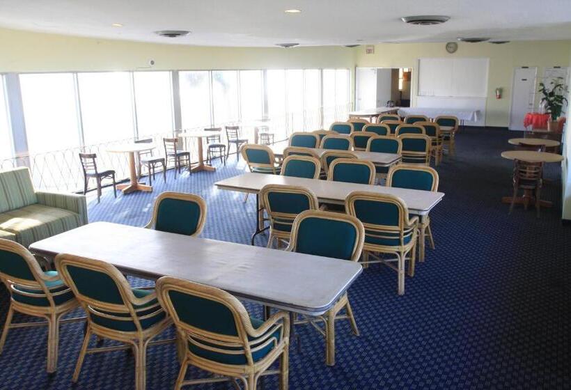 Отель Makai Beach Lodge