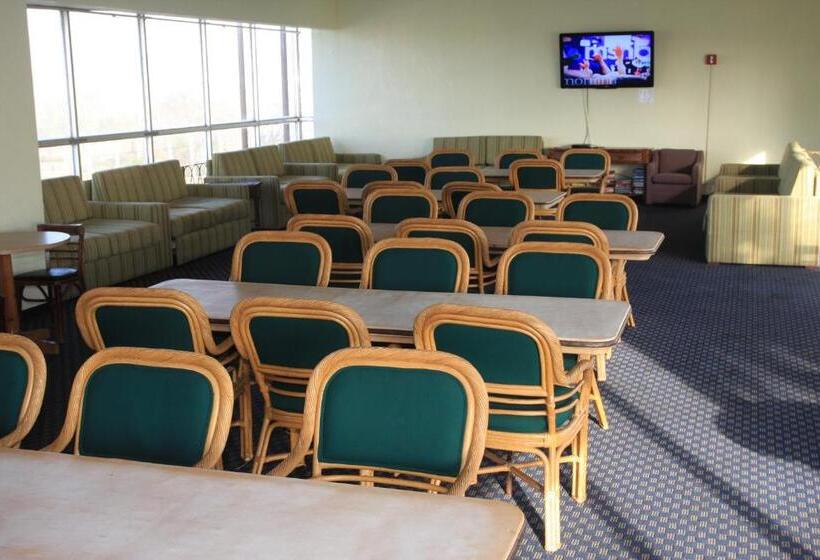 Отель Makai Beach Lodge