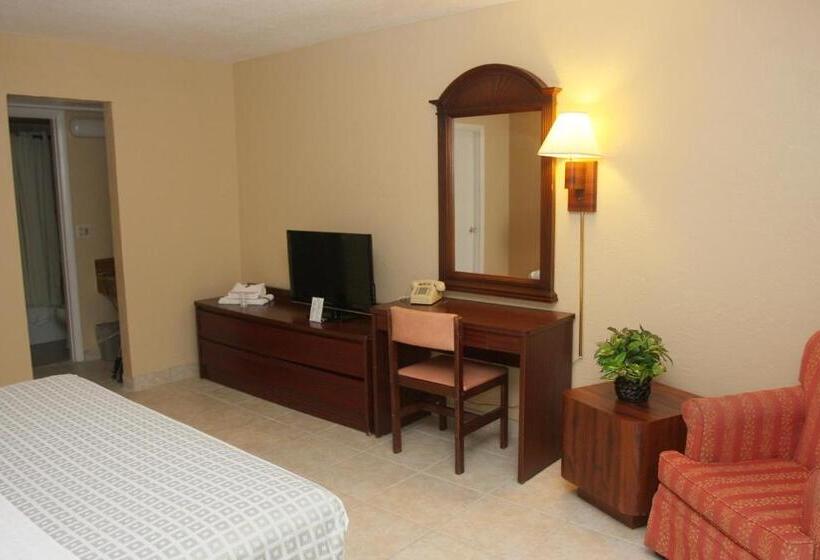 Отель Makai Beach Lodge