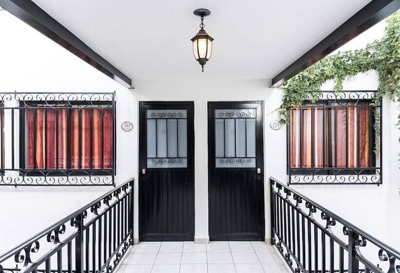 هتل Meson De Carolina