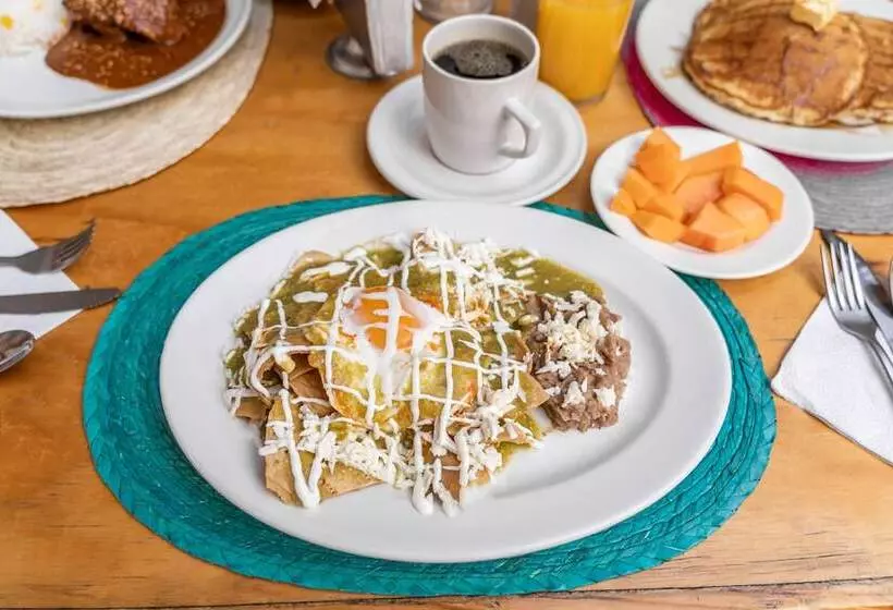 Отель Meson De Carolina