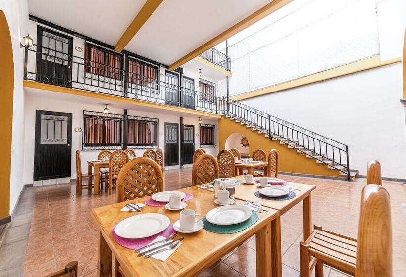 هتل Meson De Carolina