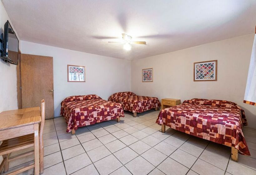 هتل Meson De Carolina