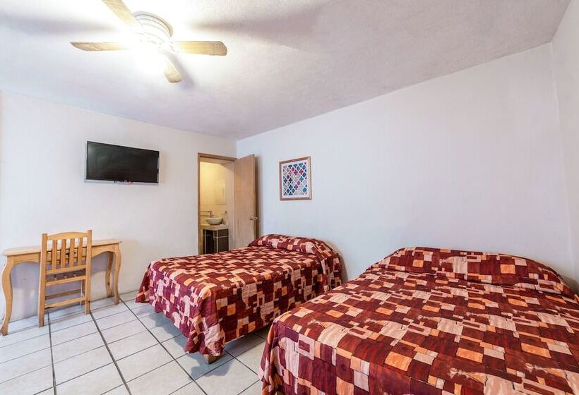 هتل Meson De Carolina