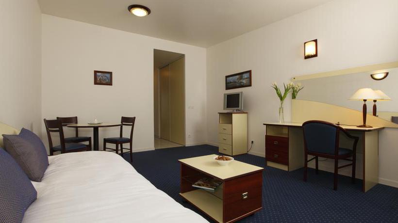 Appart'City Versailles Louveciennes