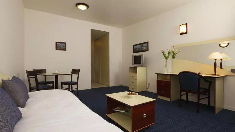 Appart'City Versailles Louveciennes