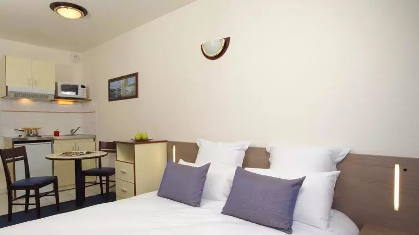 Appart'City Versailles Louveciennes