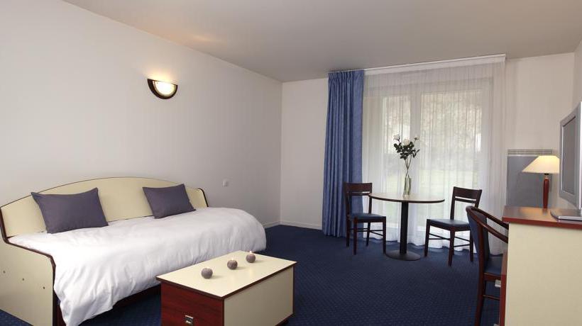 Appart'City Versailles Louveciennes