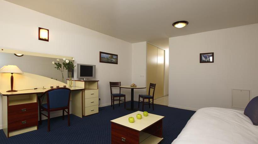 Appart'City Versailles Louveciennes