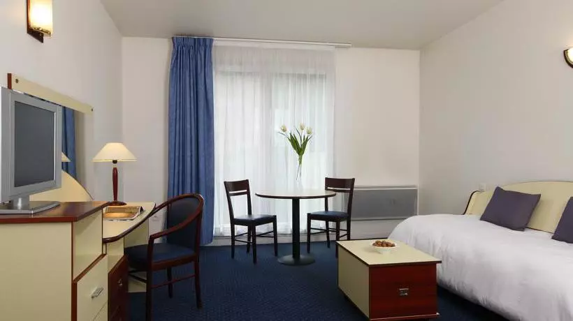 Appart'City Versailles Louveciennes