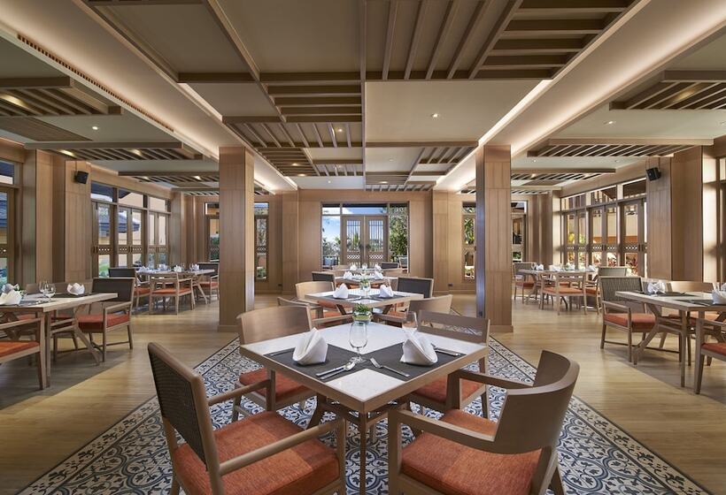 Отель Amari Vogue Krabi