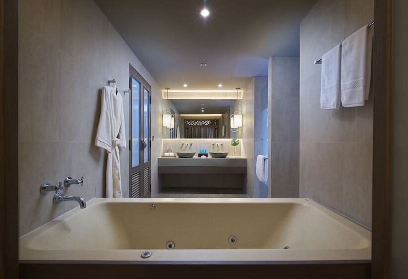 Отель Amari Vogue Krabi