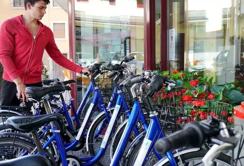 Отель Lovere Resort & Spa