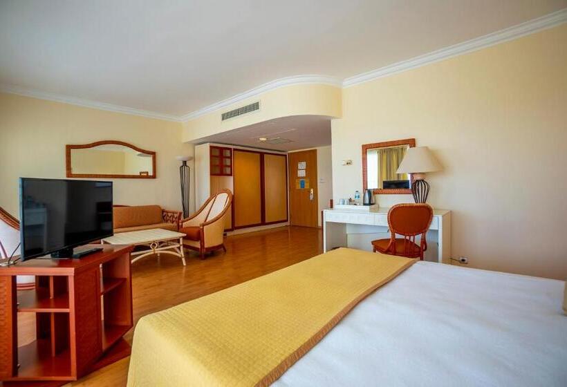 هتل Presa Di Finica